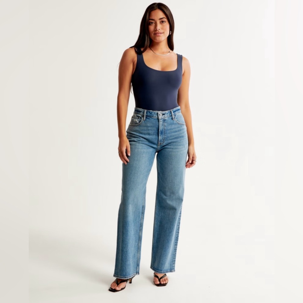 Abercrombie & Fitch Curve Love High Rise 90s Relaxed Jean